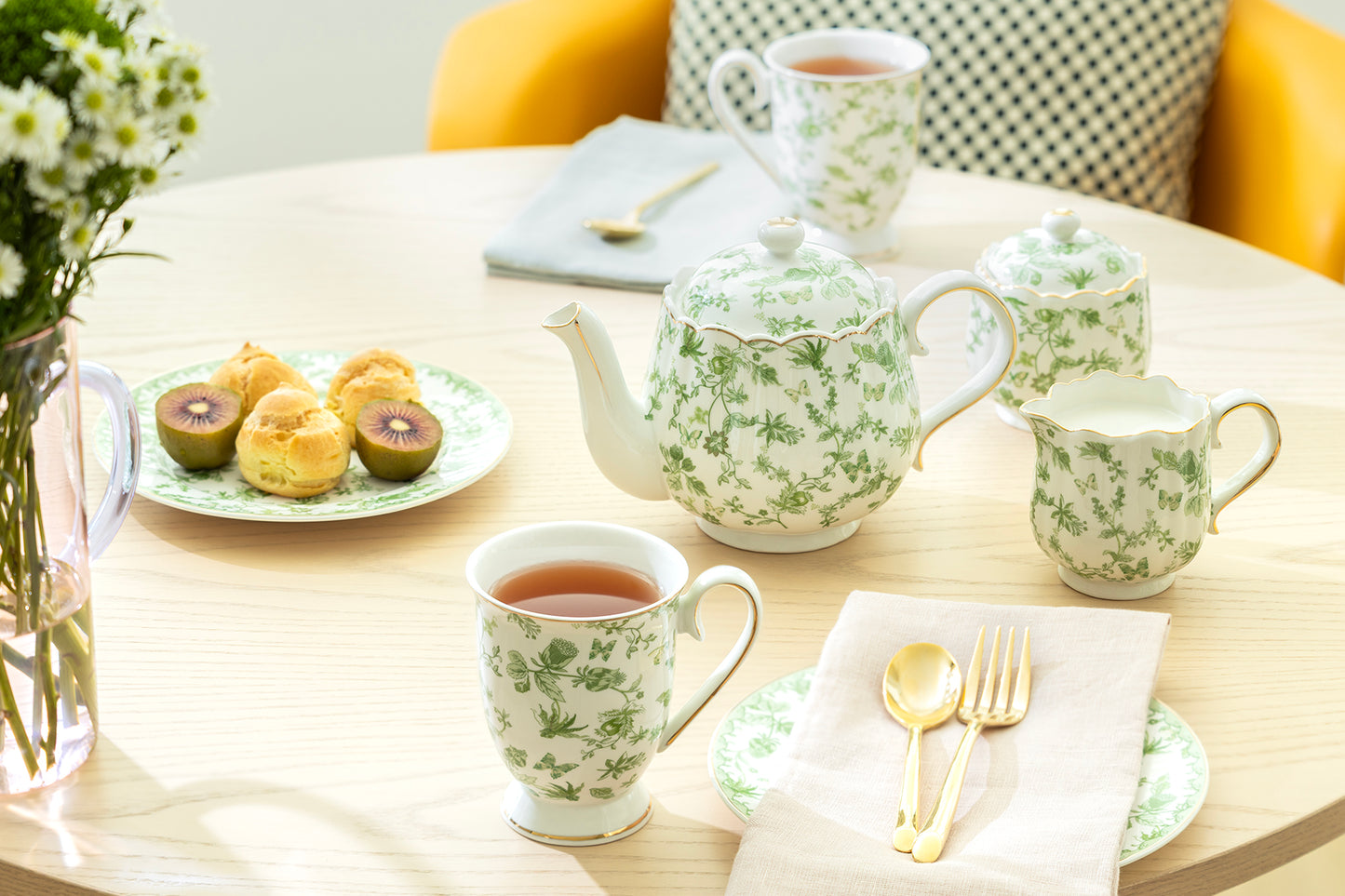 Greeny Garden Fine Porcelain Footed Mug