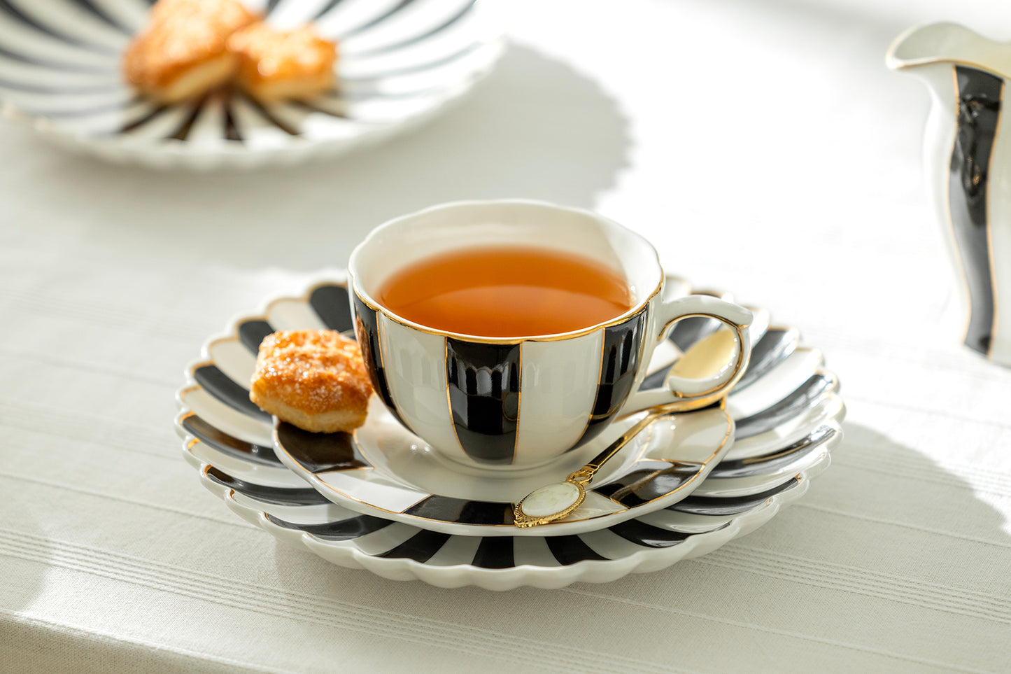 Black and White Scallop Fine Porcelain Tea Set
