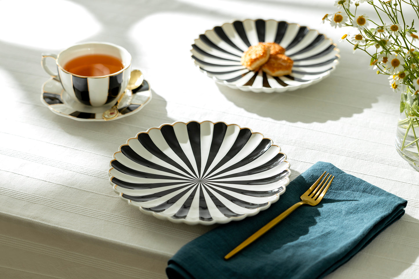 Black and White Stripe Scallop Fine Porcelain Dessert/Dinner Plate