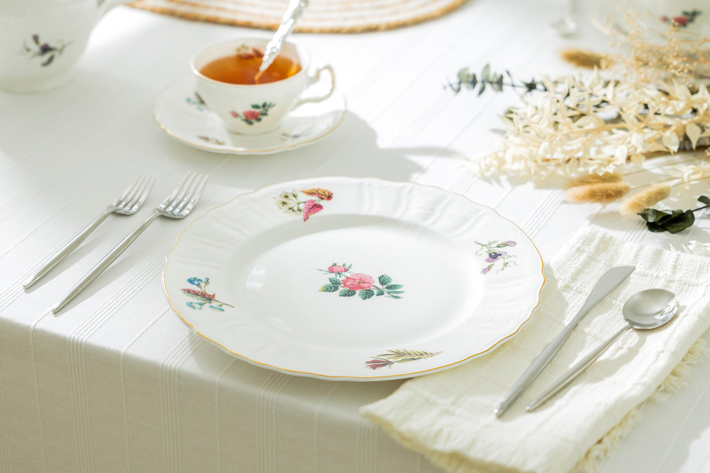 Anna Garden Bone China Dessert/Dinner Plate