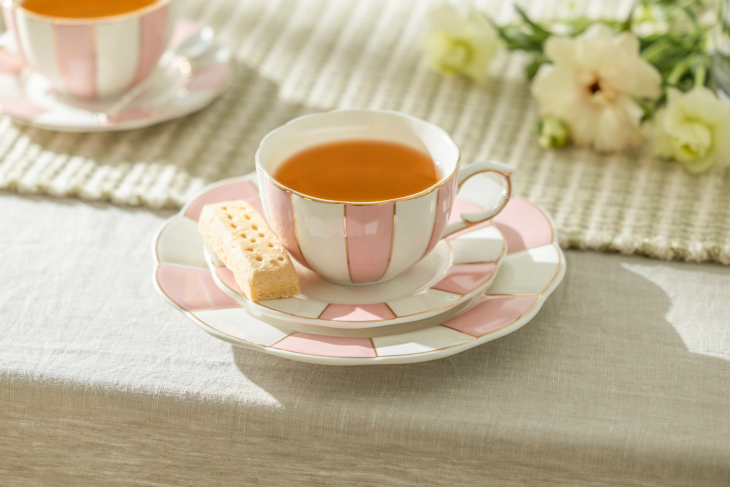 Pink and White Scallop Fine Porcelain Dessert/Dinner Plate