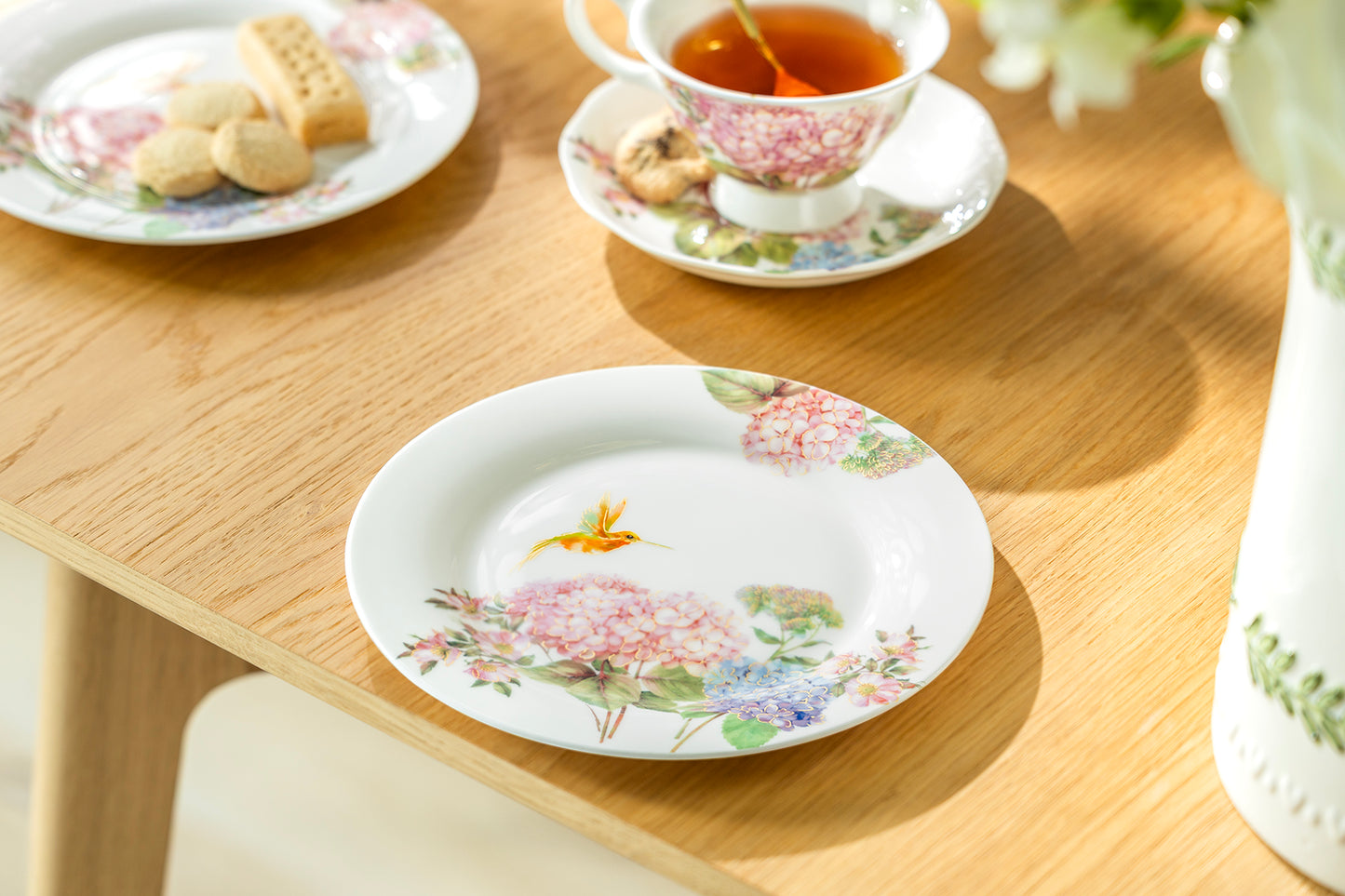 7.5" Hydrangea with Hummingbird Bone China Dessert Plate