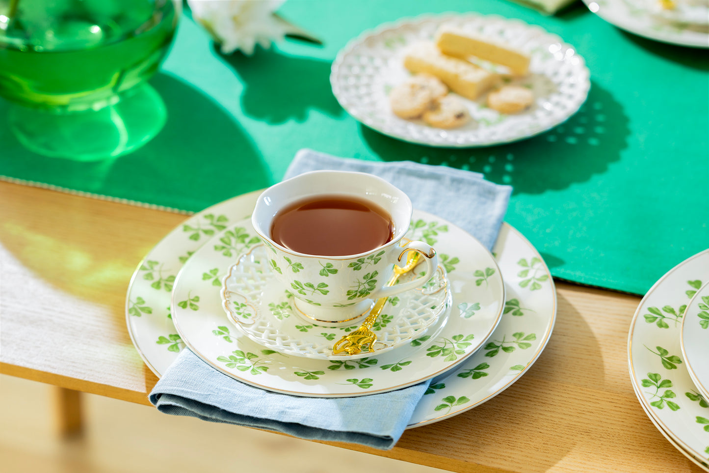 Shamrock Fine Porcelain Dessert/Dinner Plate